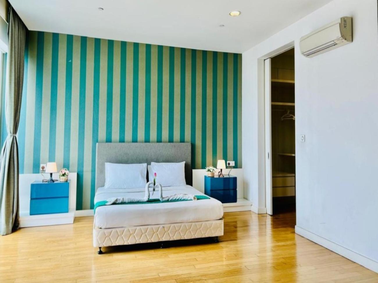 The Platinum Klcc Aqua White