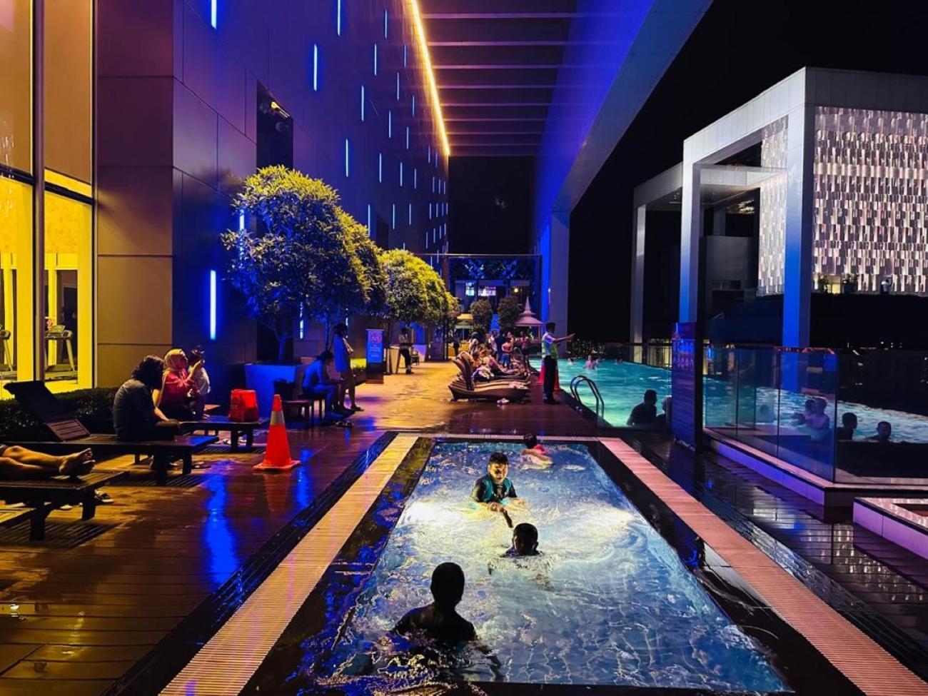 Apartment The Platinum Klcc Aqua White *