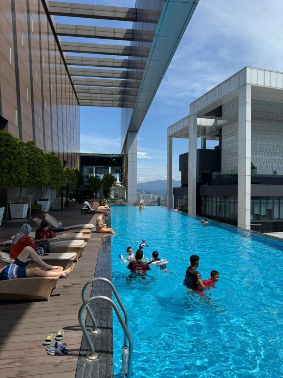 The Platinum Klcc Aqua White Apartment *