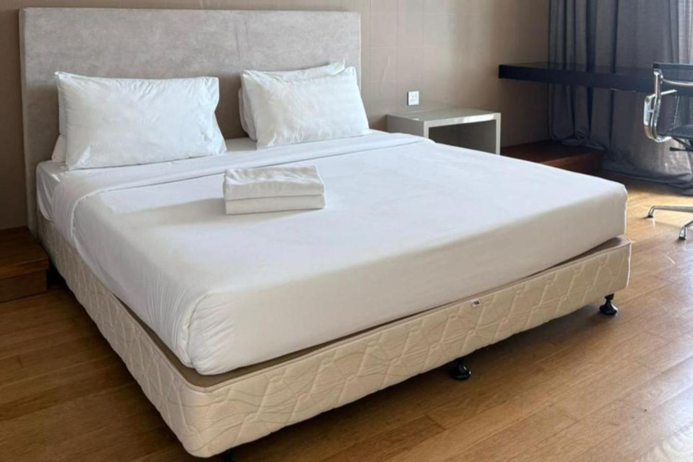 The Platinum Klcc Aqua White