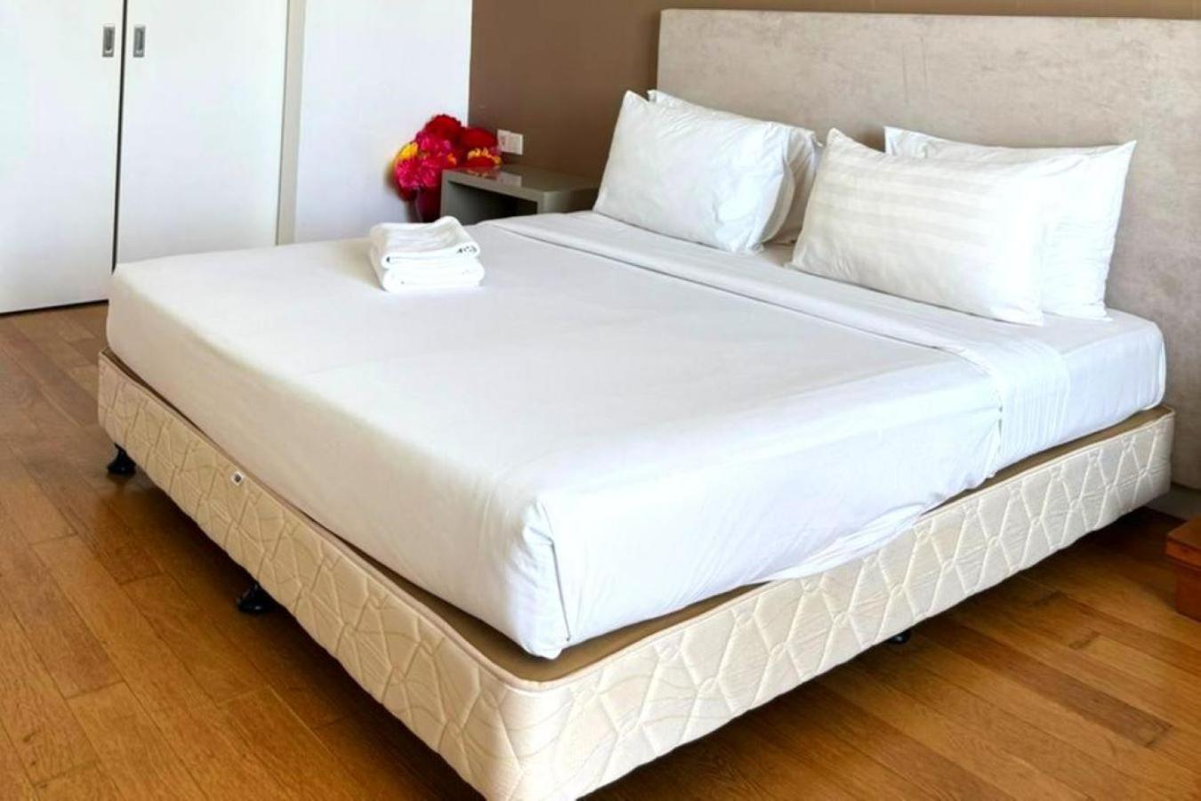 Pangsapuri The Platinum Klcc Aqua White